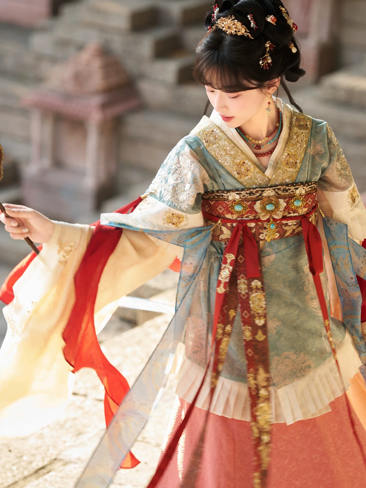 Qing Luan Bao Ping : Azure Phoenix Treasure Vase