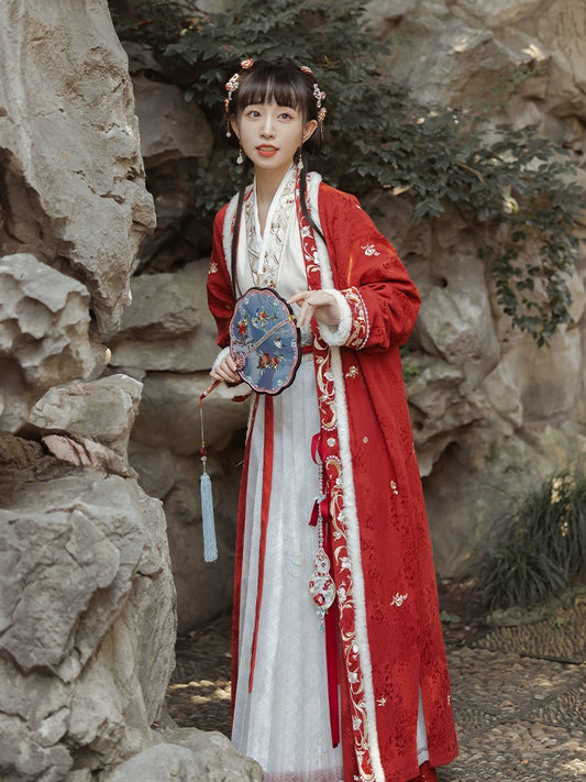 Hong Ci Yu : Red Porcelain Whispers