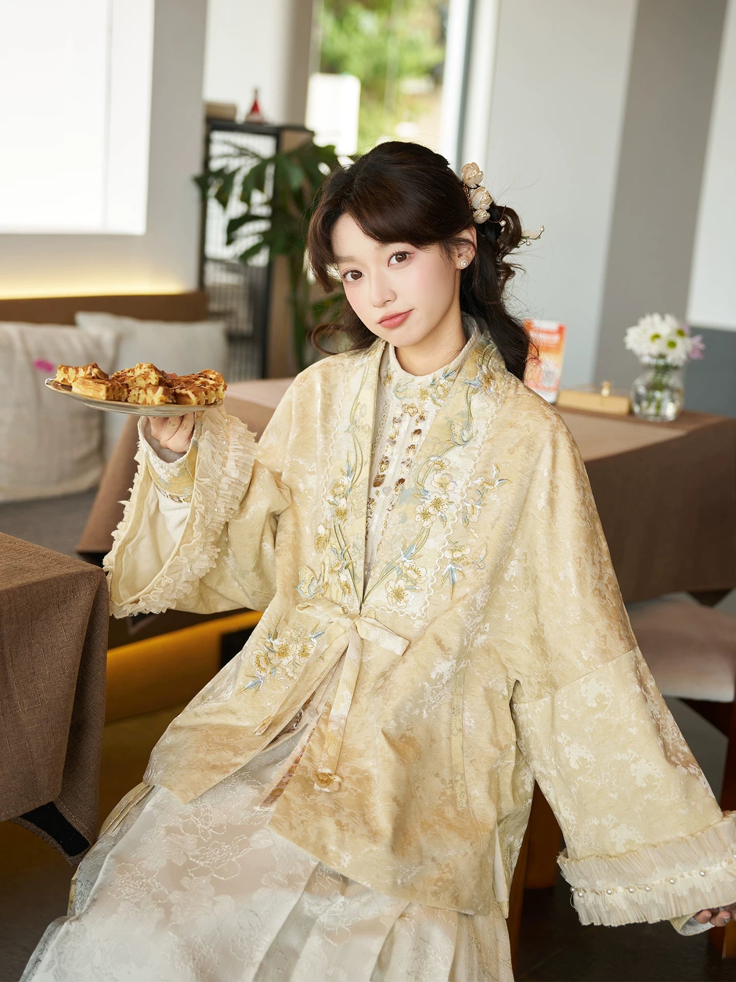 Li Yuan Xiao : Pear Garden Dawn