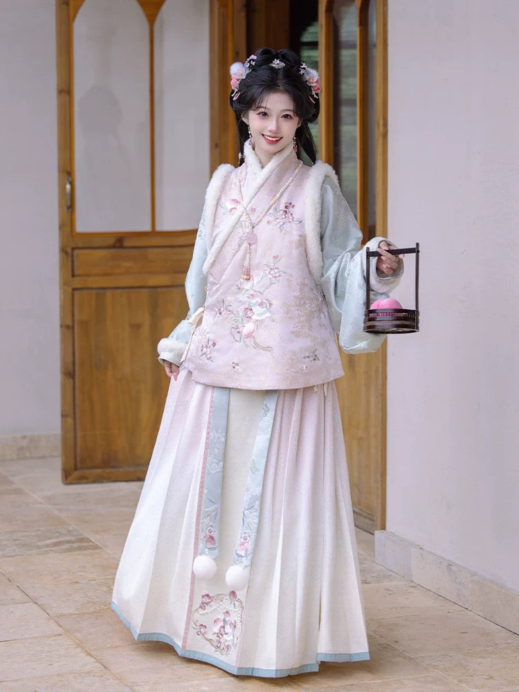 Lookbook Series Peachy Sparrow