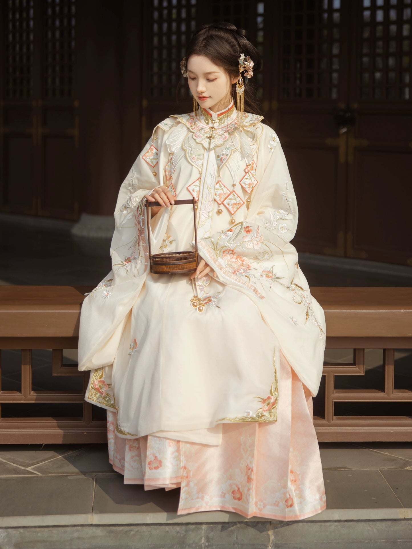 LOOKBOOK SERIES Ming Dynasty Horse Face Skirt Beige Set