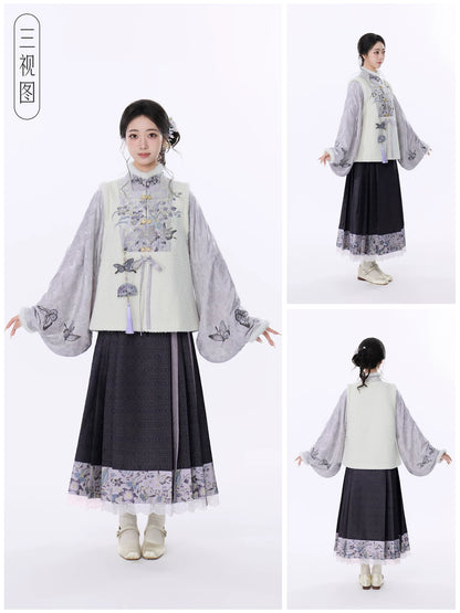 Yu Xian Die ：Jade-Held Butterfly