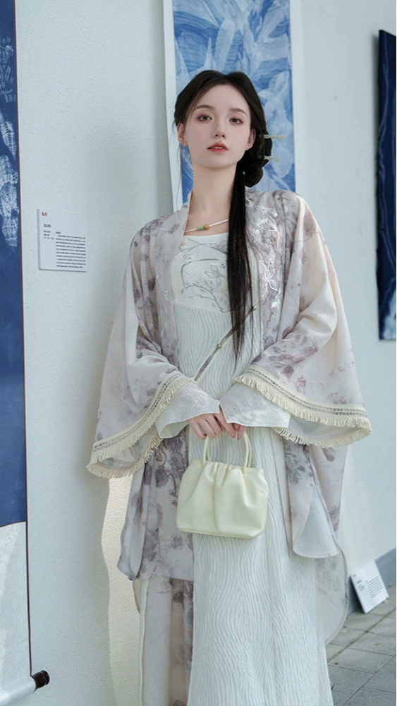 Zhi Lan Qiu : Angelica Knoll