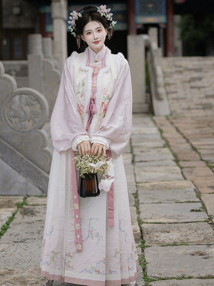 Lookbook Series Hua Ruo Winter Hanfu