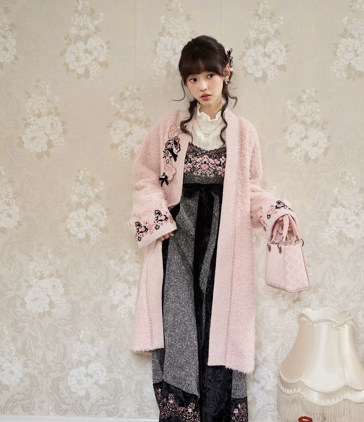 Fu Hua Xing : Brushing Flowers Walk