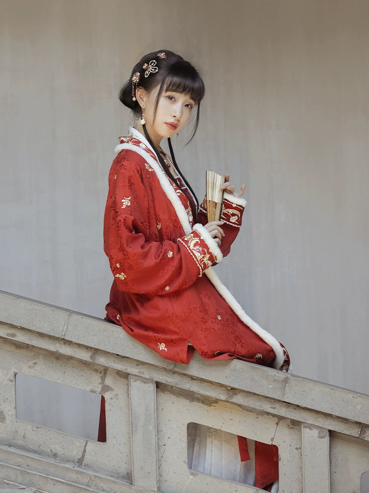 Hong Ci Yu : Red Porcelain Whispers