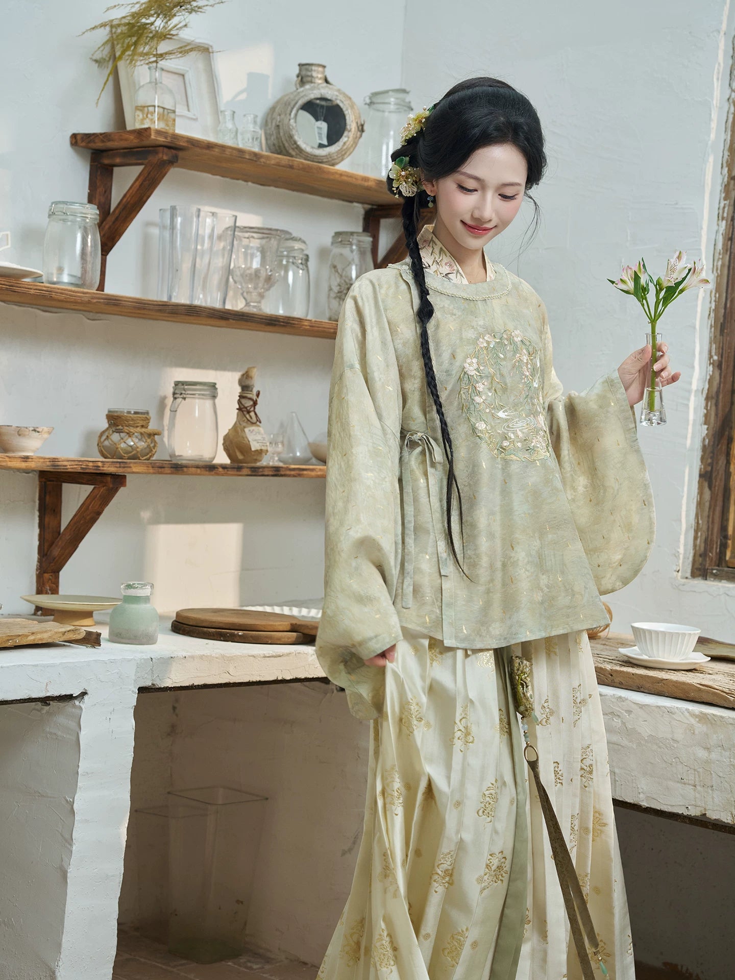 Yan Xian Zhi : Swallow Carries Branch