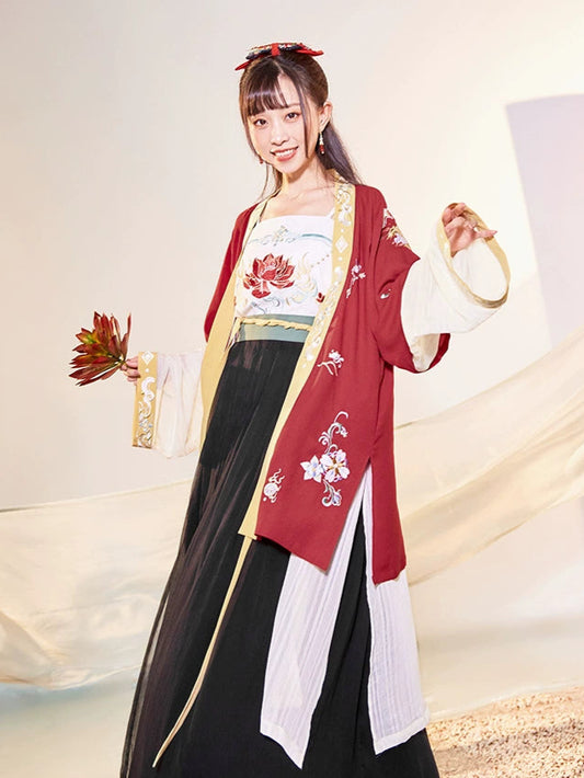 Xin Yue : Mare-Cloak