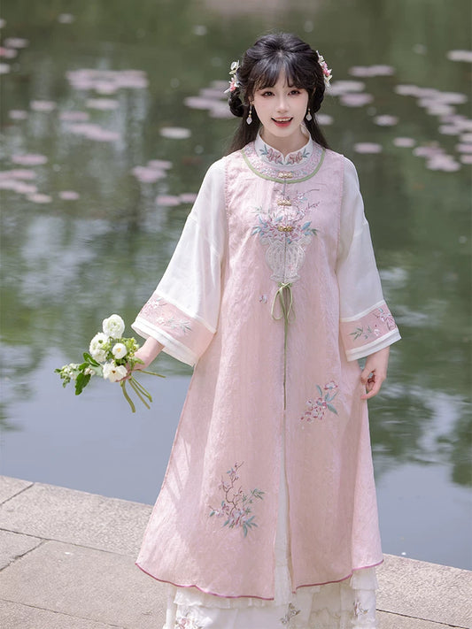 Lookbook Series By Water Mirroring Flowers
