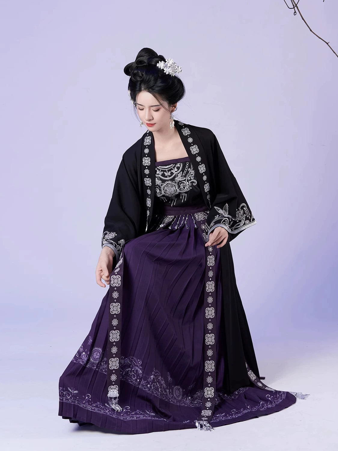 Weaving Modern Hanfu Yanyan Silver Bell