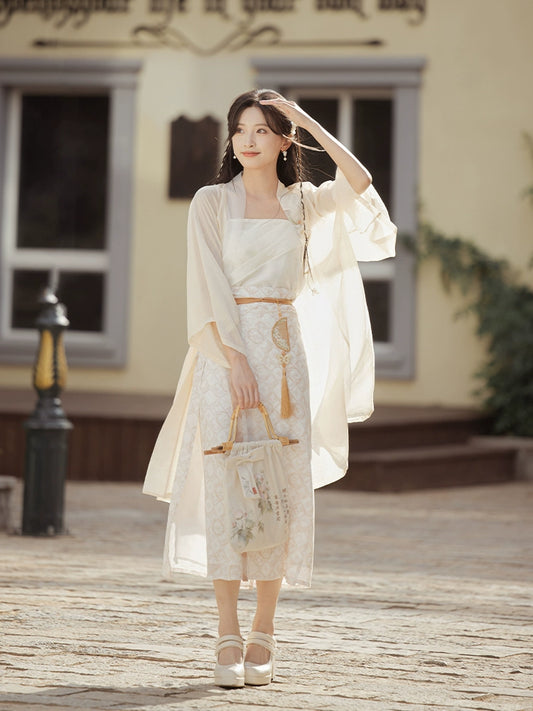 Shuyun Lueyue Qingxia Se : Cloud-Comb Moon-Skim