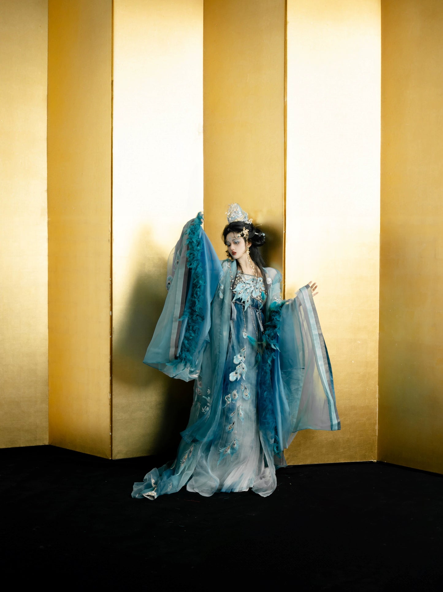 Haute Couture Series Woven Fabric Embroidered Qing Huan Blue Peacock Hanfu