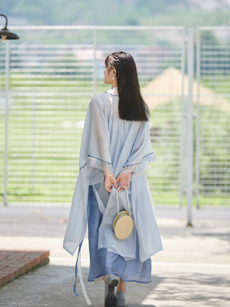 Luo Fangchen : Earthbound Elegance