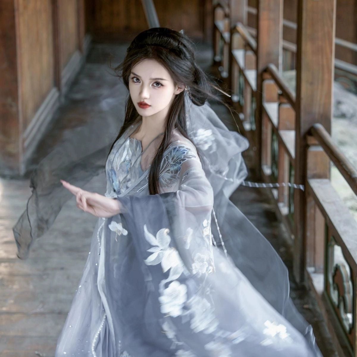 Cloud-Kissing Nature Series Melancholy Arch Wei Hanfu