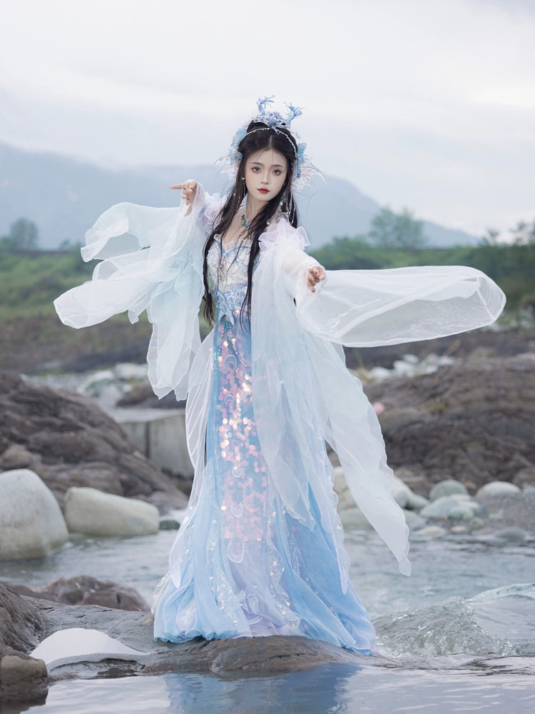 Cloud-Kissing Nature Series The Moon Rises Over the Sea Hanfu