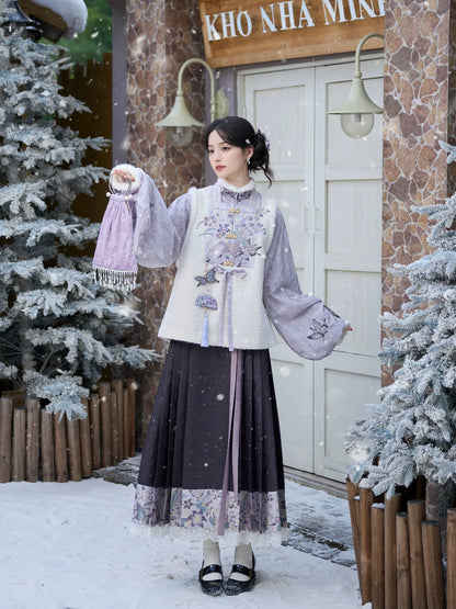 Yu Xian Die ：Jade-Held Butterfly
