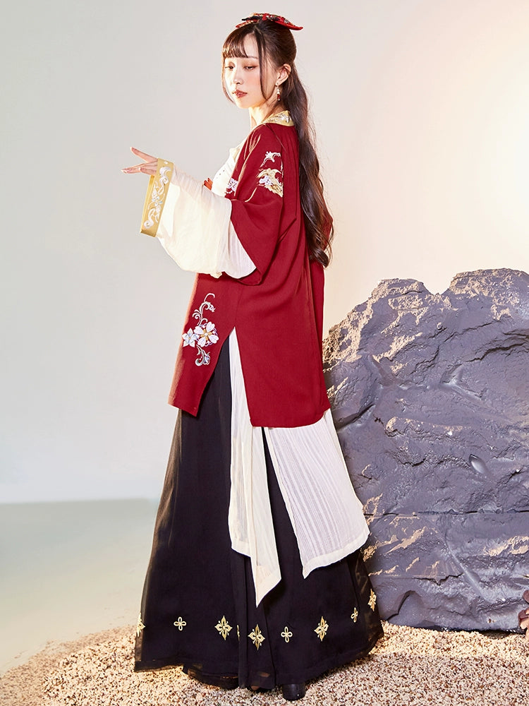 Xin Yue : Mare-Cloak