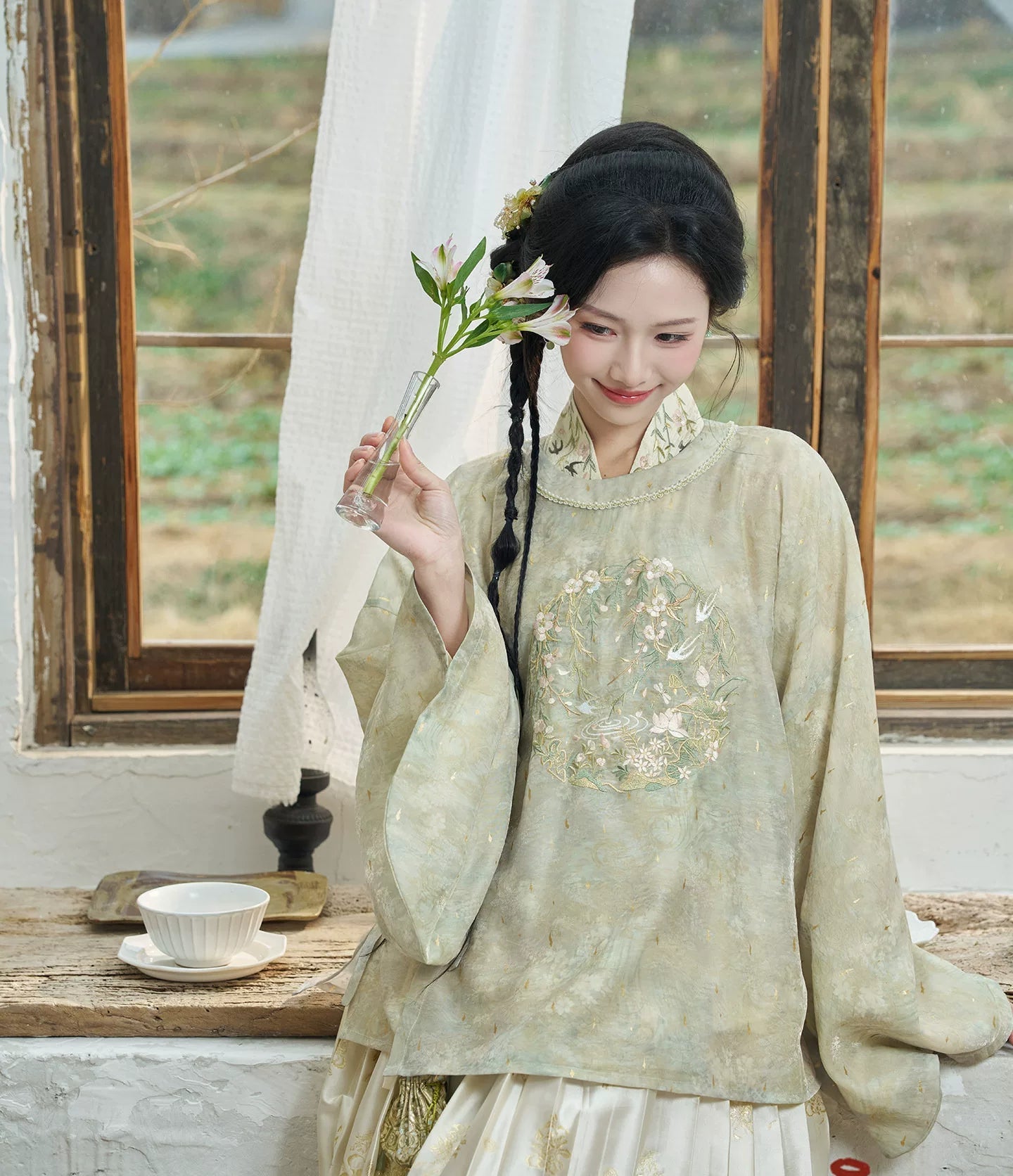 Yan Xian Zhi : Swallow Carries Branch