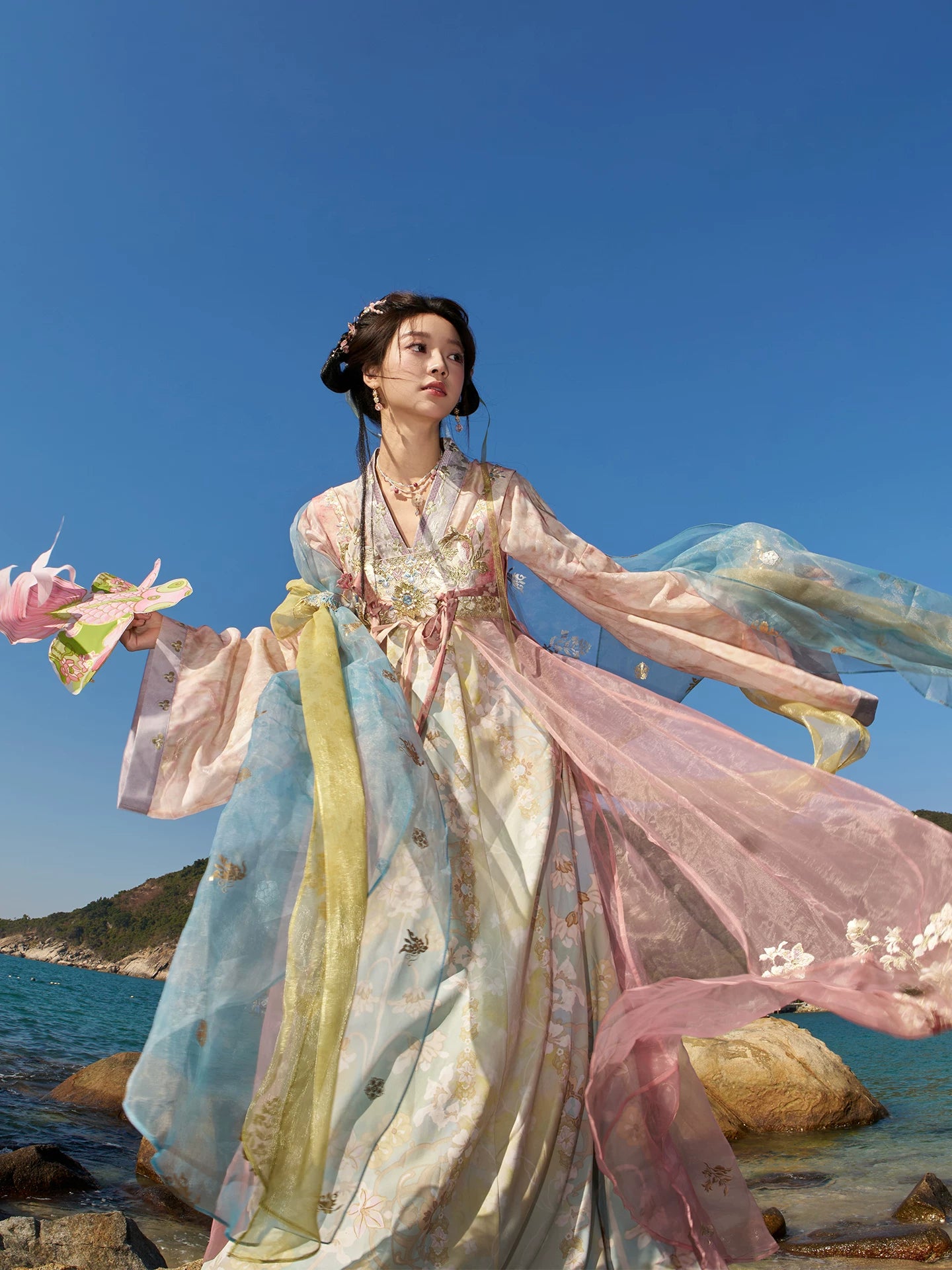 Ying Hua Li : Among Oriole & Flowers