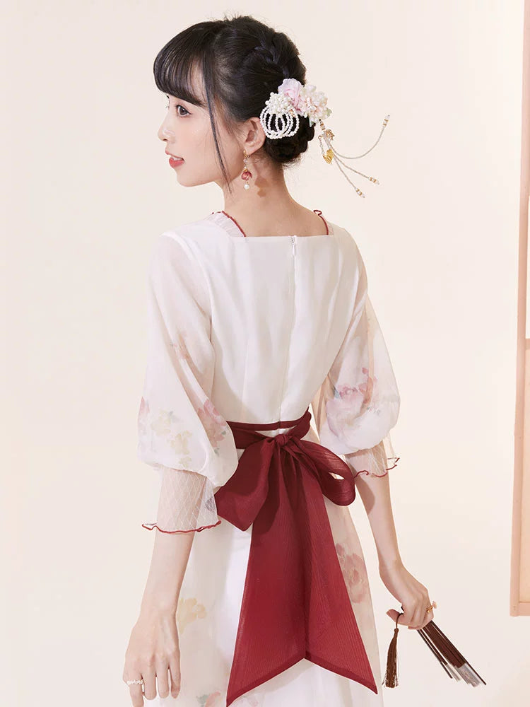 Banzhan Hong : Half-Unfurled Crimson
