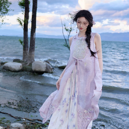 Xiu Luo : Embroidered Vine