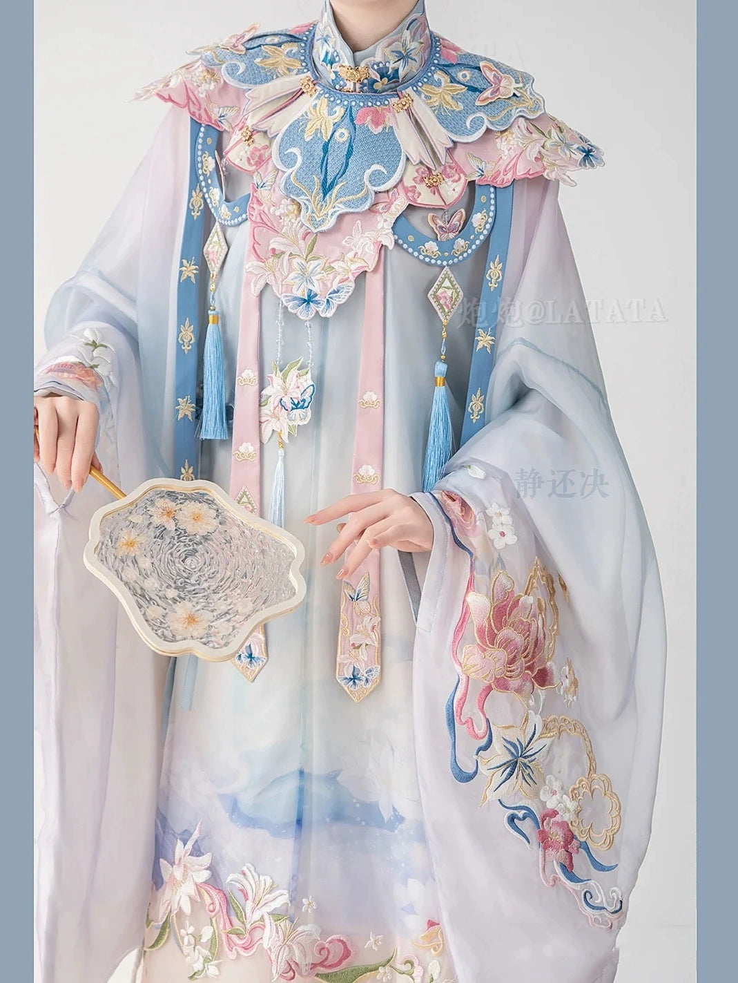 Ming Dynasty Stand-up Collar Long Shirt Hanfu Embroidered shoulder