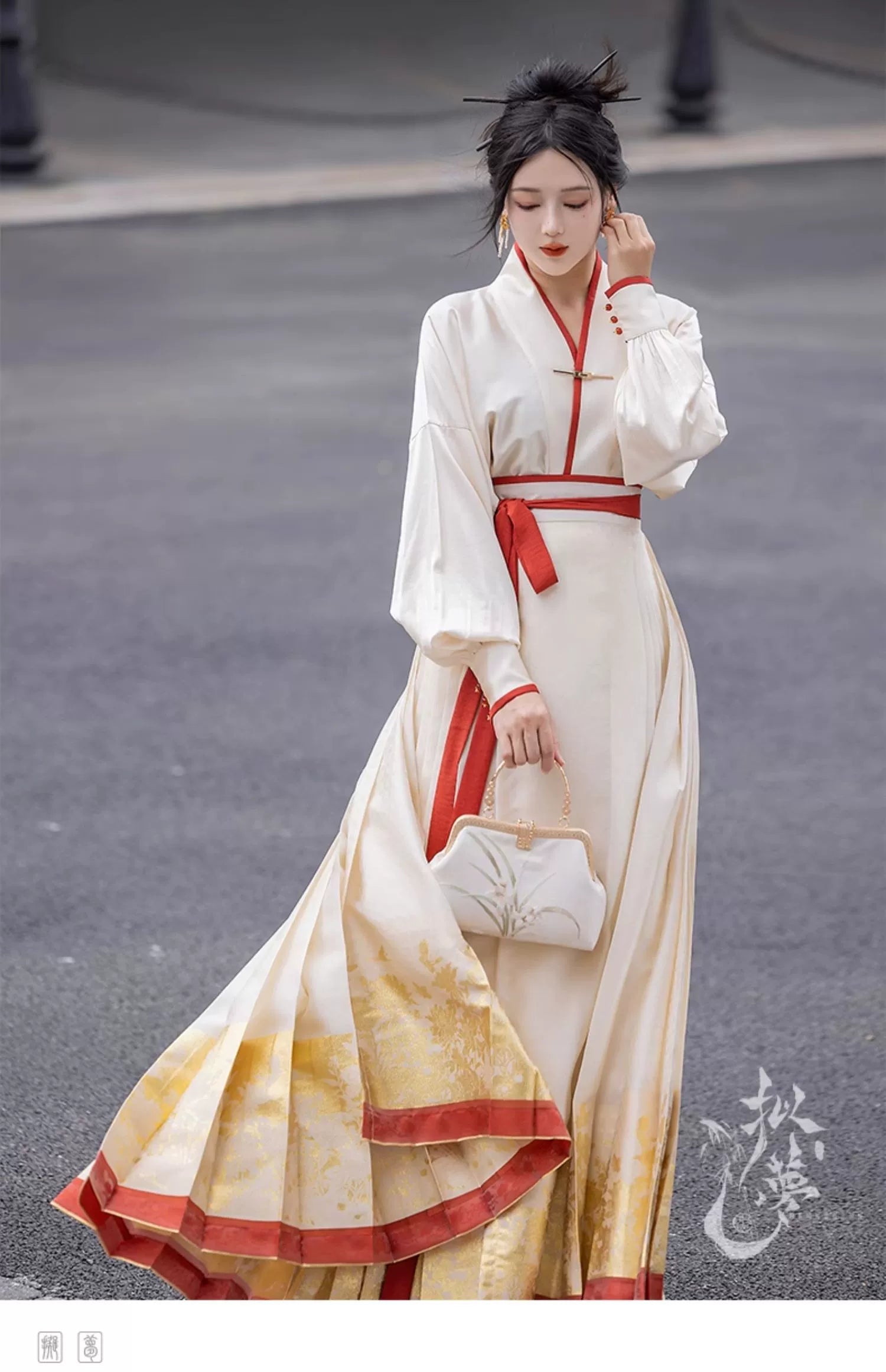 Elevate your style with our Black & Blue Modern Hanfu featuring sexy Hanfu, traditional Hanfu in black, Mulan-inspired Hanfu, elegant Hanfu cloak, and Song Dynasty Hanfu. Choose from a variety of colors including red, white, and black, or opt for the classic Hanfu skirt, the Mamianqun, or the Chinese wrap skirt. Our 6-meter-high daily Hanfu suit includes a slimming fit and a long horse-mamian skirt, perfect for any occasion.