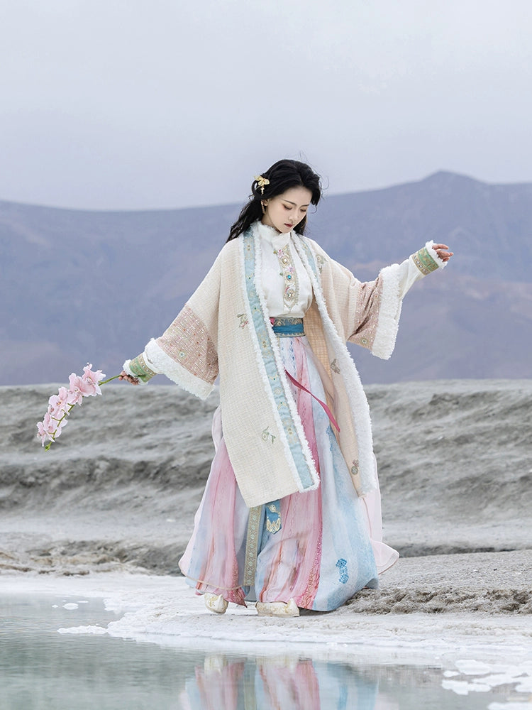 Tianshan Qingyun : Celestial Mountain Noble Clouds