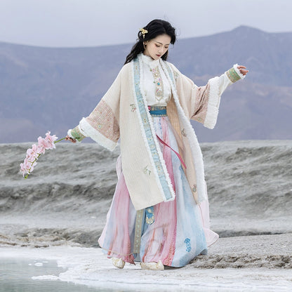 Tianshan Qingyun : Celestial Mountain Noble Clouds