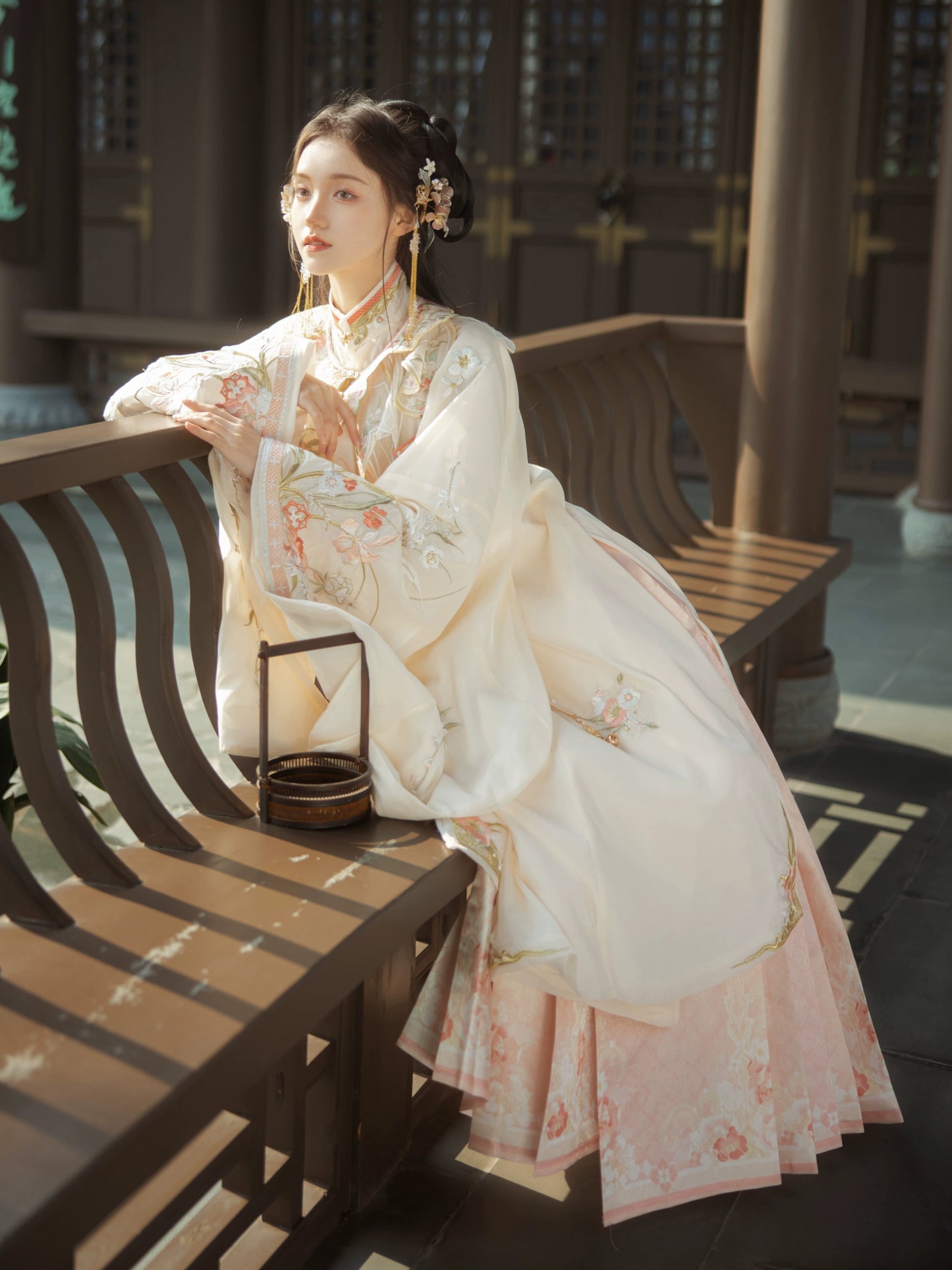 LOOKBOOK SERIES Ming Dynasty Horse Face Skirt Beige Set