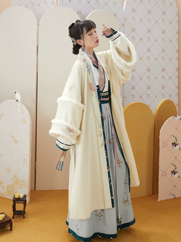 Qingjiang Xue : Sunlit Snowdrift