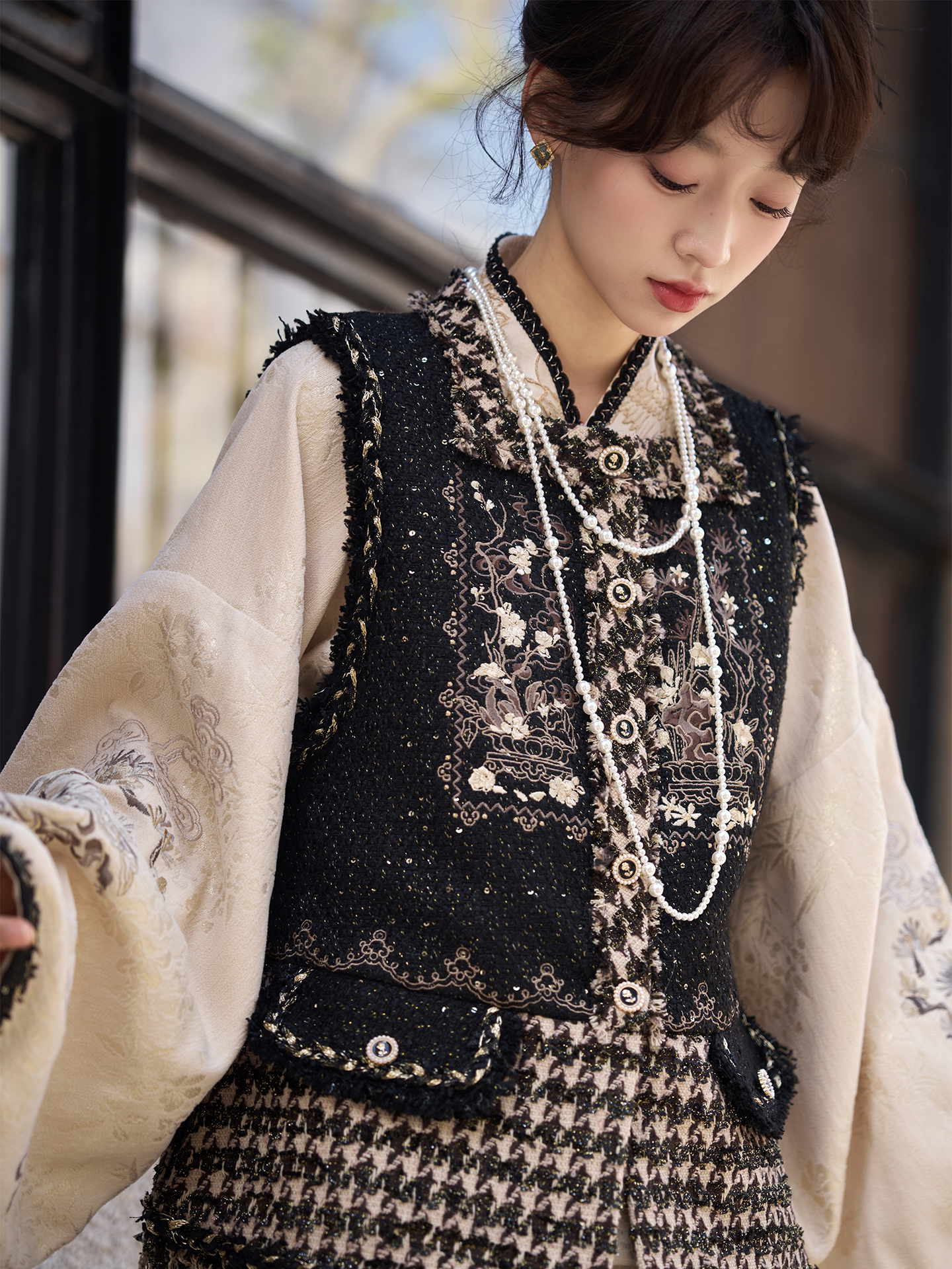 Jin Mo Song Yan : Golden Ink Pine Smoke