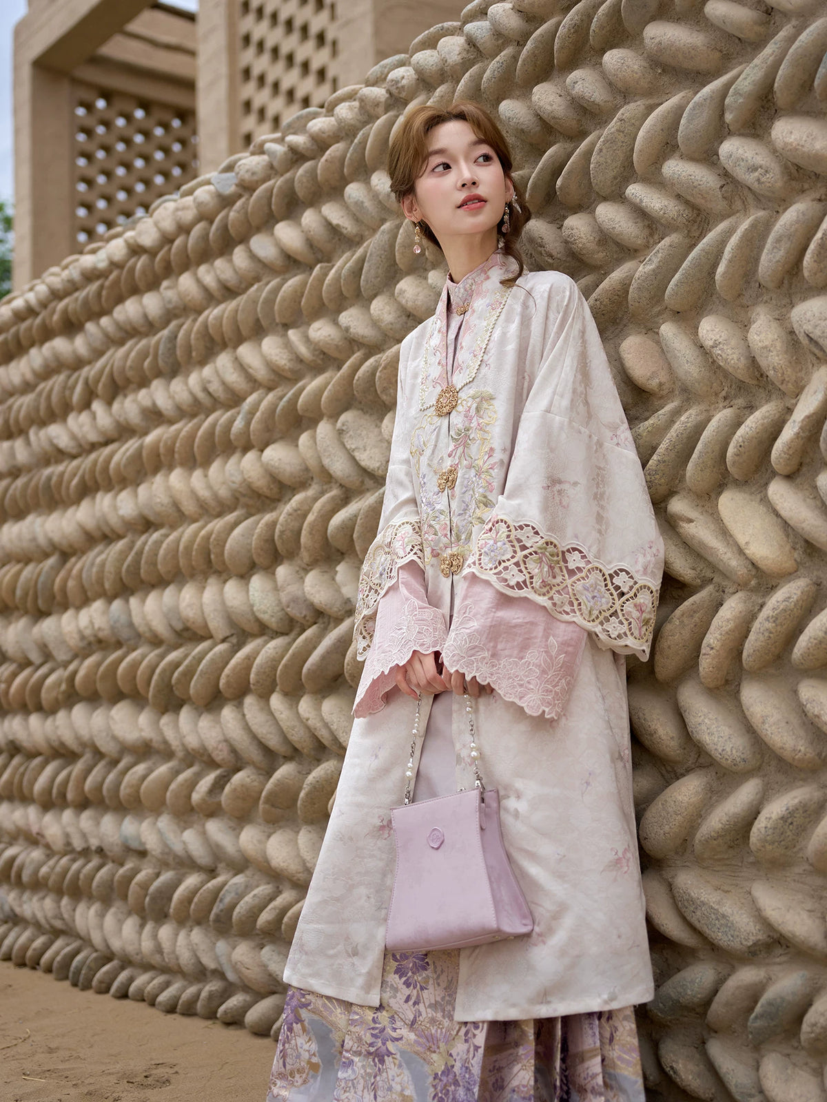 Qi Chun Se ：Perching Spring Hue