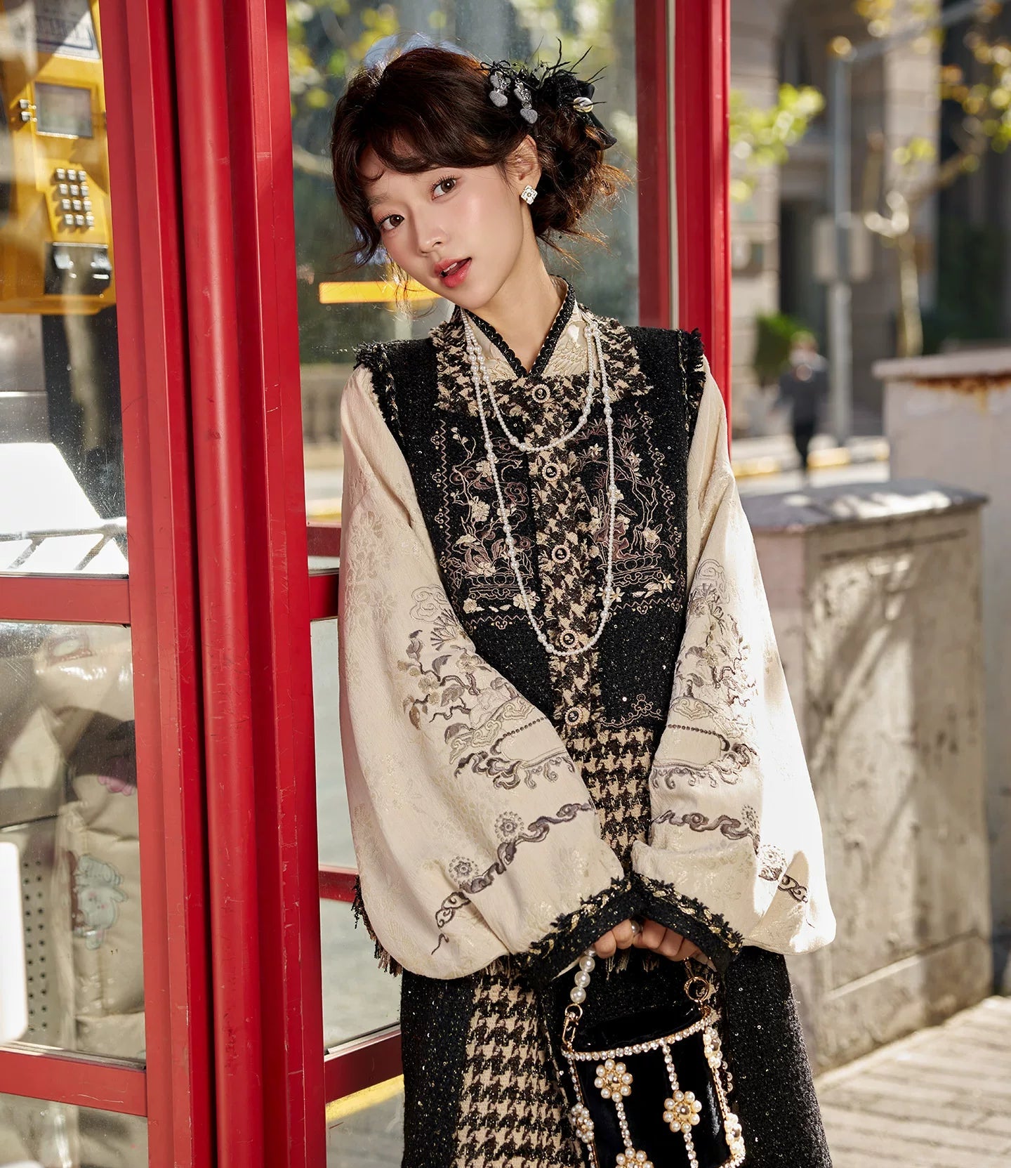 Jin Mo Song Yan : Golden Ink Pine Smoke