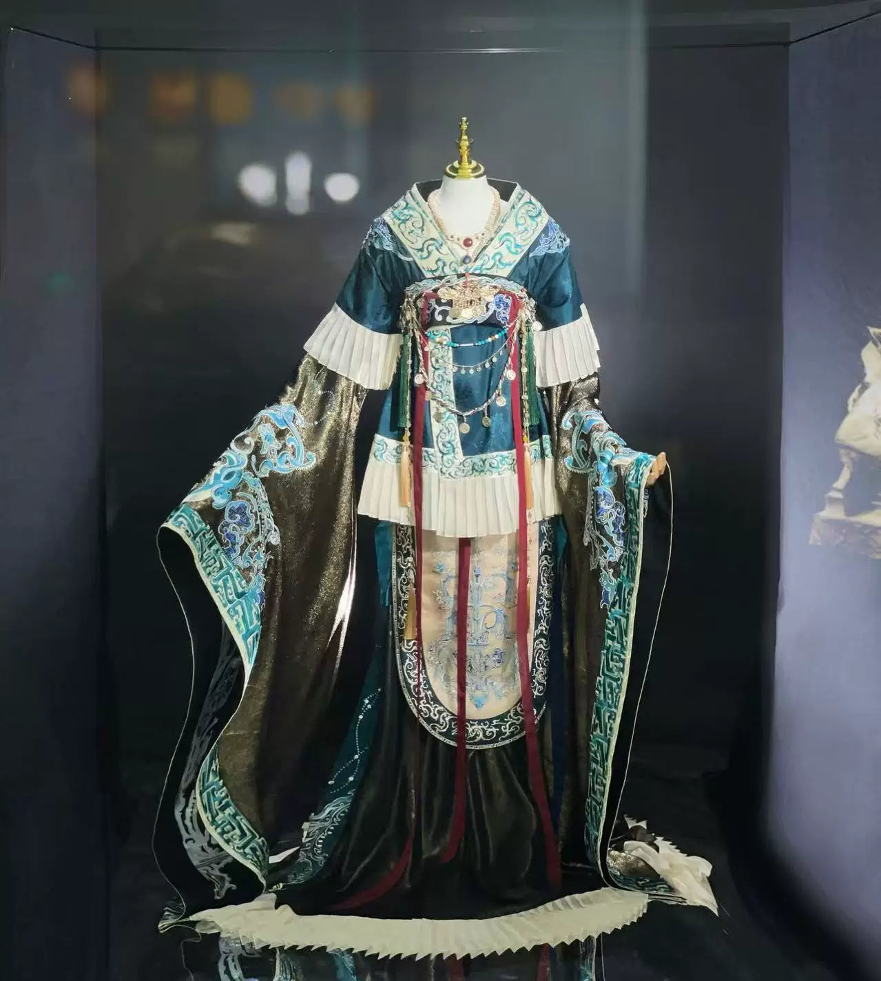 Haute Couture Series Woven Fabric Embroidered Hanfu Qing Huan Bronze Sacred Tree Sui