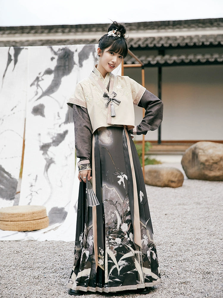 Ci Liang : Retractable Armor Skirt