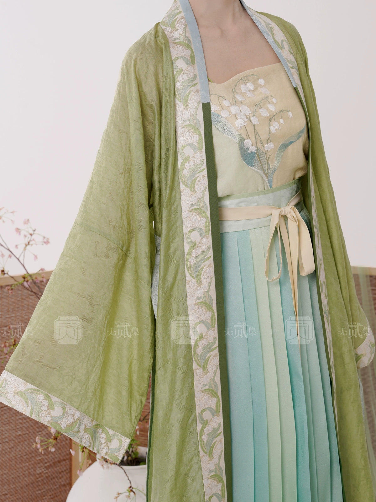 Lookbook Series Aoyama Flower Bell Autumn Song Hanfu