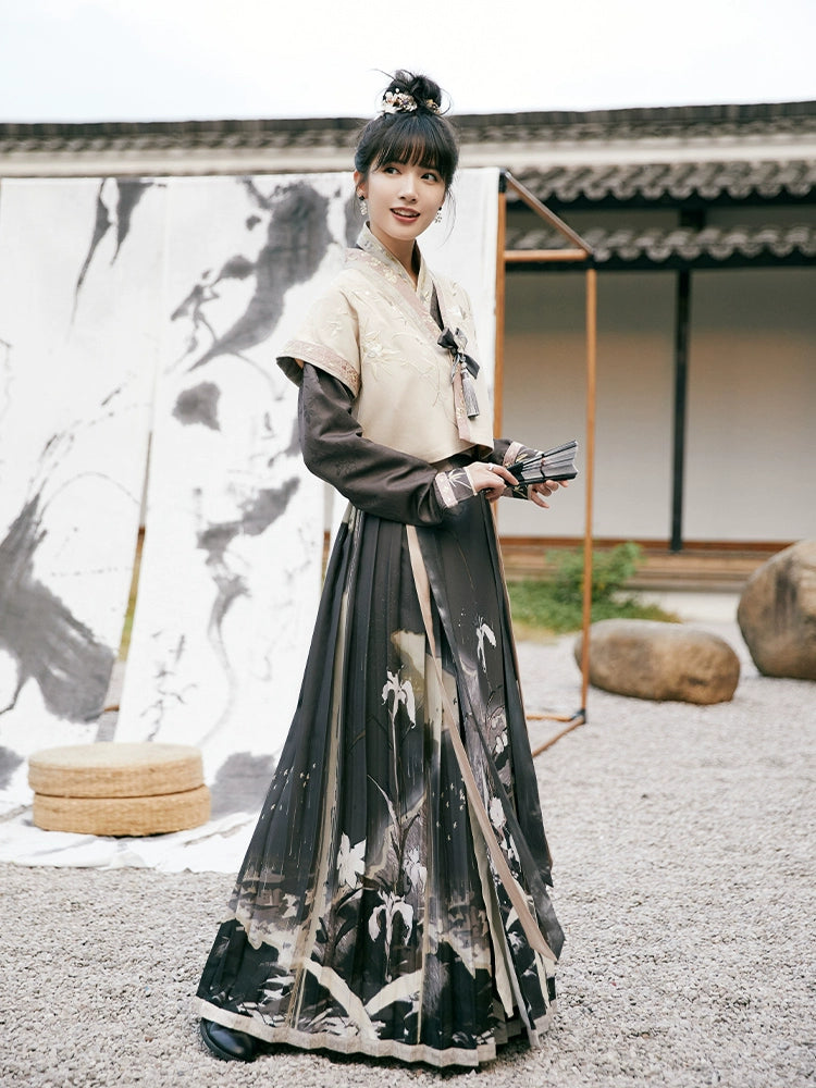 Ci Liang : Retractable Armor Skirt