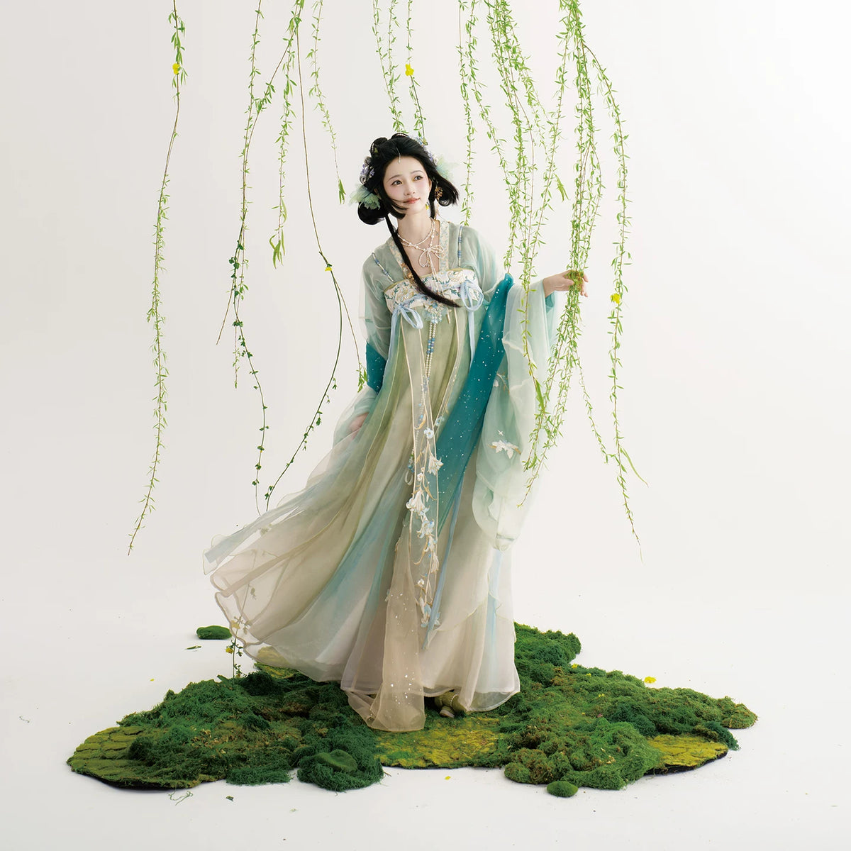 Serene Return Series Moonlit Courtyard Lily
