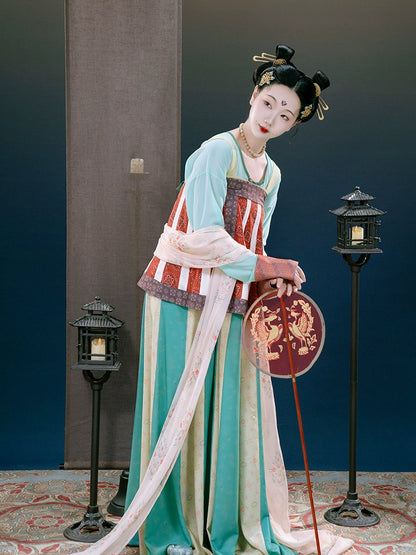 Lookbook Series Palace Tang Dynasty Hanfu Gold Stained Screen