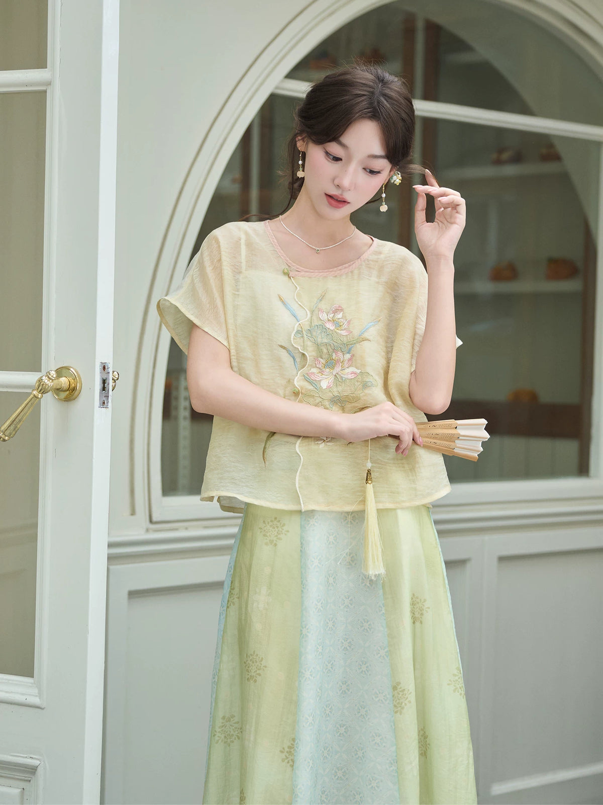 Du He ：Crossing Lotus