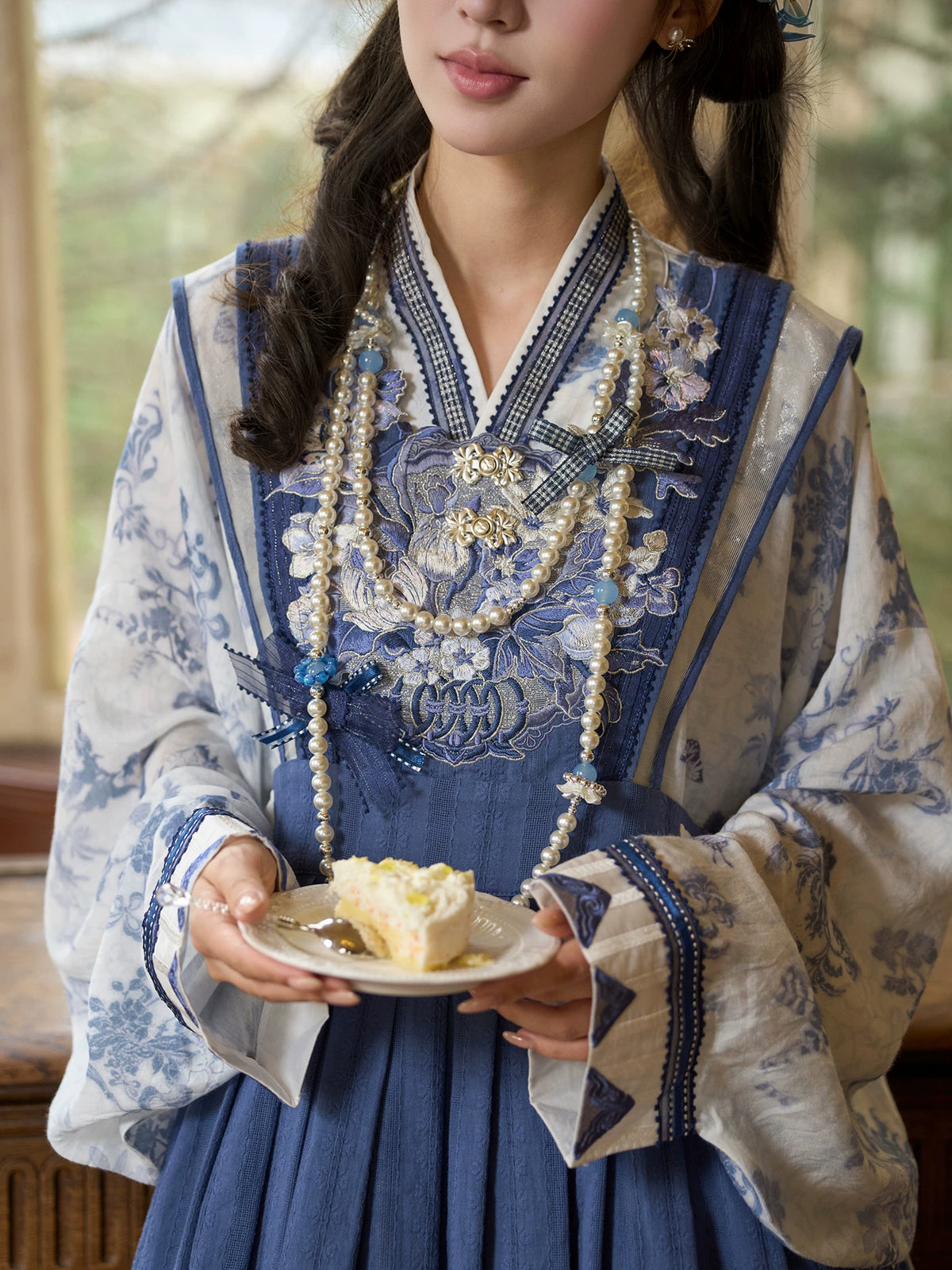 Qing Hua Jing ：Blue Porcelain Mirror