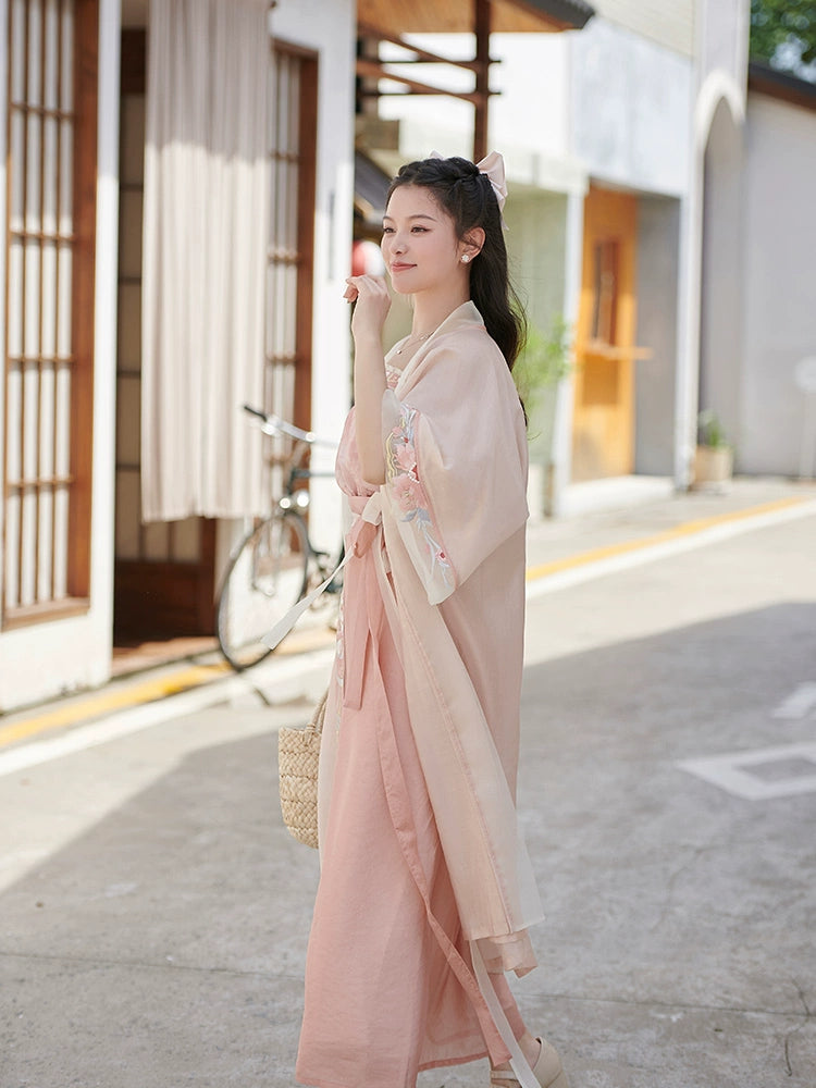 Luo Fangchen : Earthbound Elegance