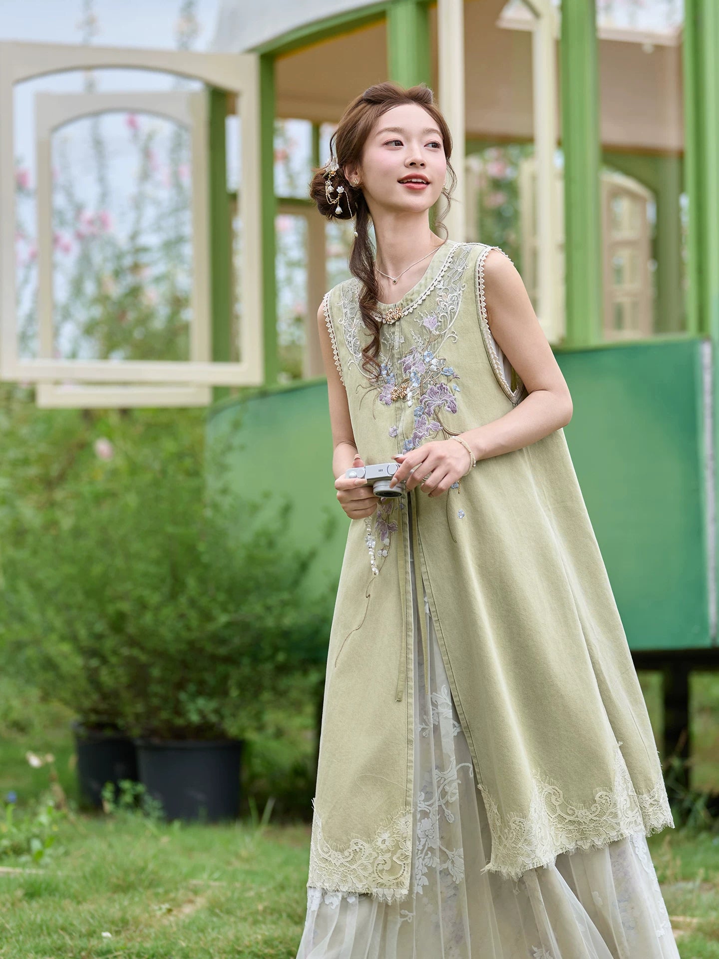 Yuan Wei Cao : Iris Grass