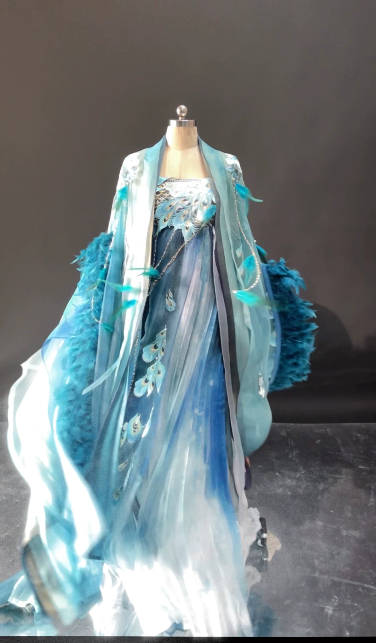 Haute Couture Series Woven Fabric Embroidered Qing Huan Blue Peacock Hanfu