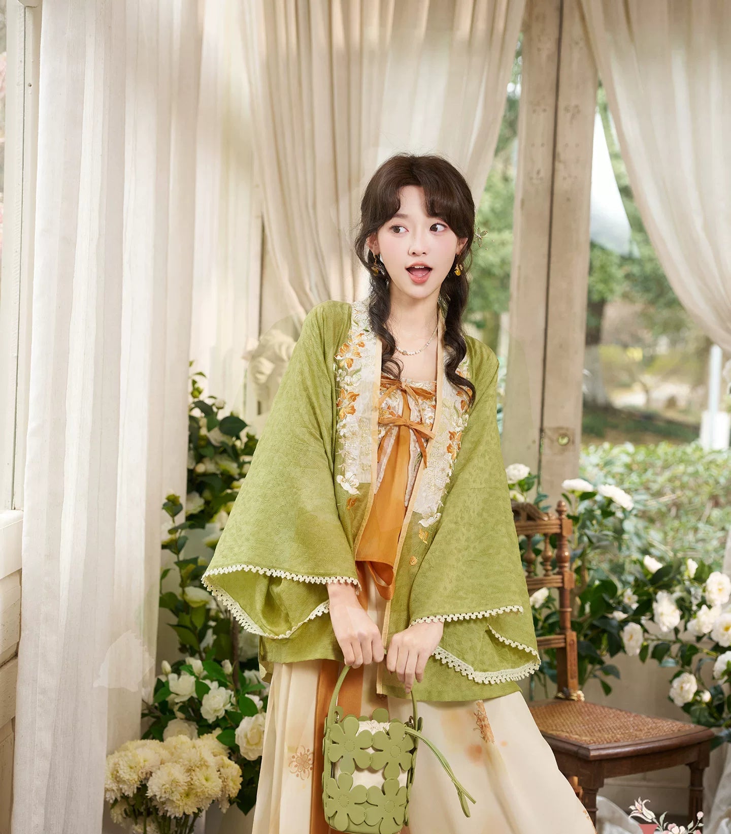 Dai Chun Feng : Wait Spring Wind