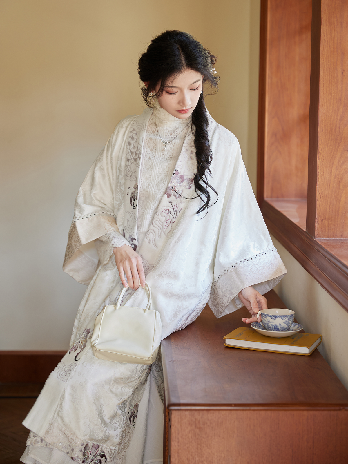 Mei Shan Nong Yu : Jade Hunter In Plum Mountains-Gown