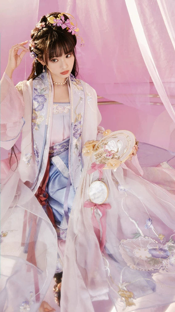 Wang Zhaojun Qiqiao Zhiqing : Zhaojun's Weaverly Devotion