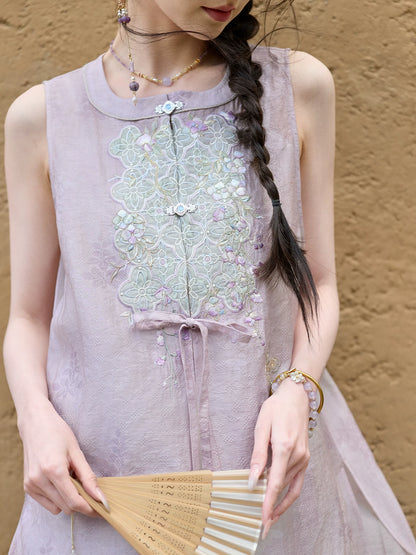 Xiu Luo : Embroidered Vine
