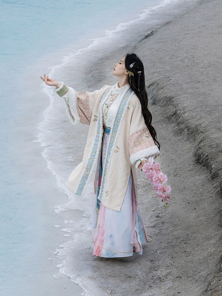 Tianshan Qingyun : Celestial Mountain Noble Clouds